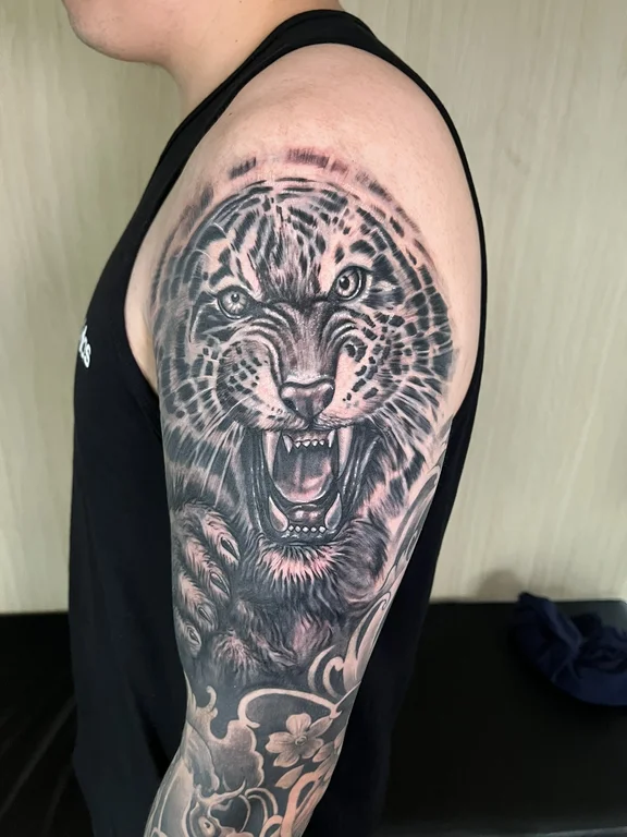 tiger black grey dark lion heavy shading linework full fullsleeve full sleeve tattoo canggu bali