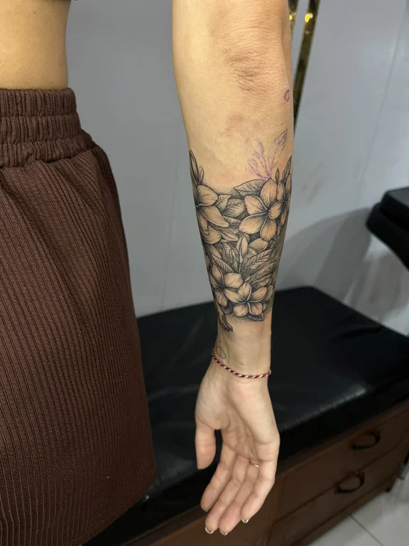 nature blackwork lotus dotwork elegant soft shading sacred geometry black grey tattoo Canggu Bali