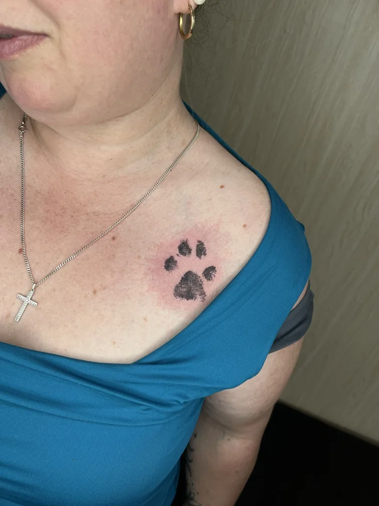 pet foot black blackwork woman tattoo shading simple tattoo canggu bali