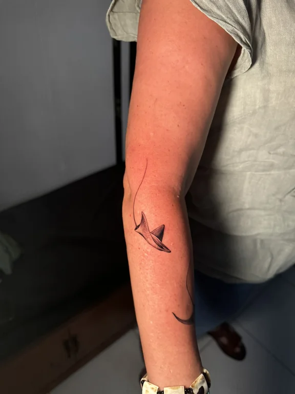 abstract minimalist woman fine line minimal fire wave bold line tattoo Canggu Bali