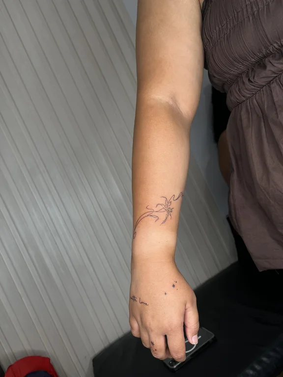 abstract fine line snake linework elegant wave minimal soft shading tattoo Canggu Bali