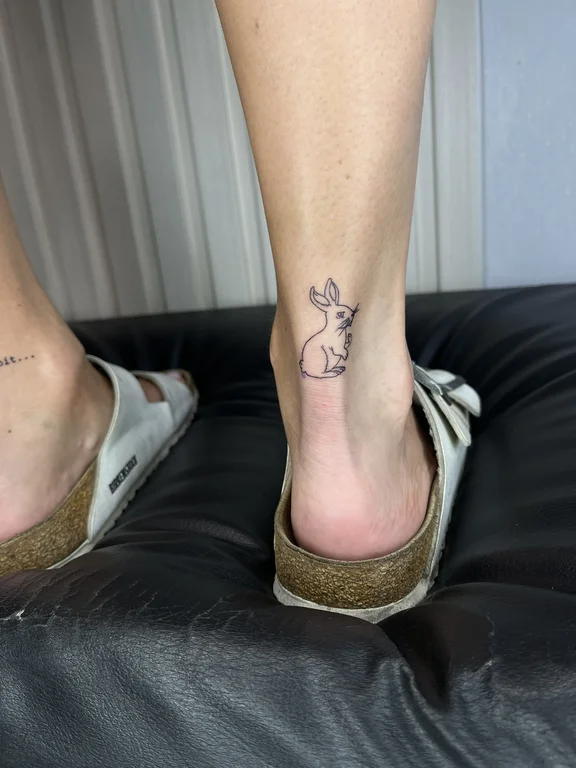 animal fine line snake soft shading elegant linework minimal dotwork tattoo Canggu Bali