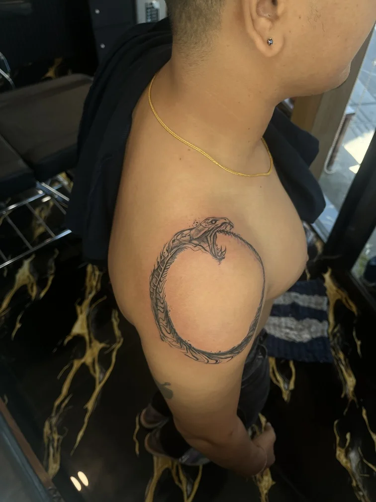 fineline linework dragon circle line black man shoulder tattoo shading tattoo canggu bali