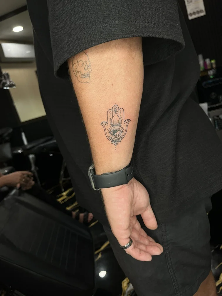 fineline line black ornamental eye man hand tattoo tattoo canggu bali