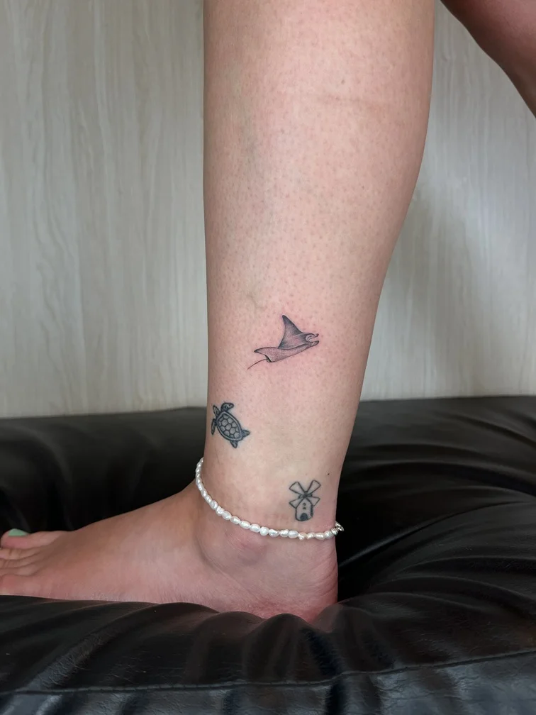 stingray foot animal minimalist tattoo black linework line tattoo canggu bali