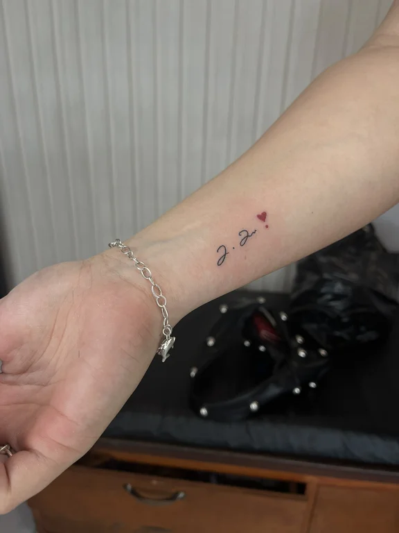 abstract minimalist hand fine line minimal elegant colorful thin line tattoo Canggu Bali