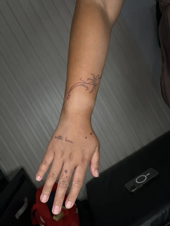 abstract minimalist hand fine line minimal thin line bold line elegant tattoo Canggu Bali