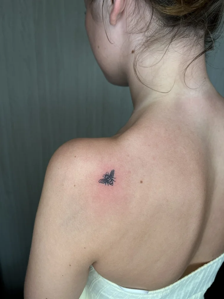 bee woman back minimalist animal black tattoo line tattoo canggu bali