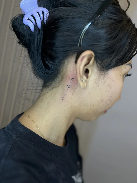 geometric minimalist woman fine line minimal moon thin line bold line tattoo Canggu Bali