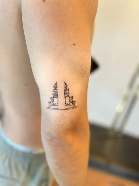 abstract minimalist woman dotwork minimal linework fine line thin line tattoo Canggu Bali