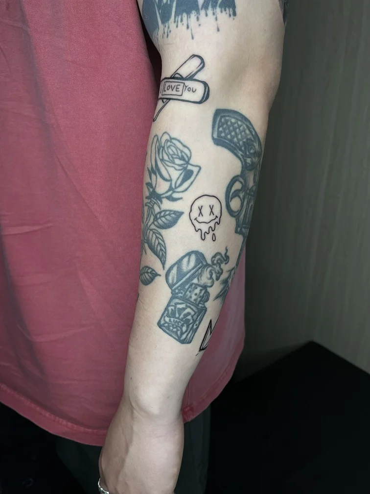 minimalist symbol smile man hand fineline fine line linework line tattoo tattoo canggu bali