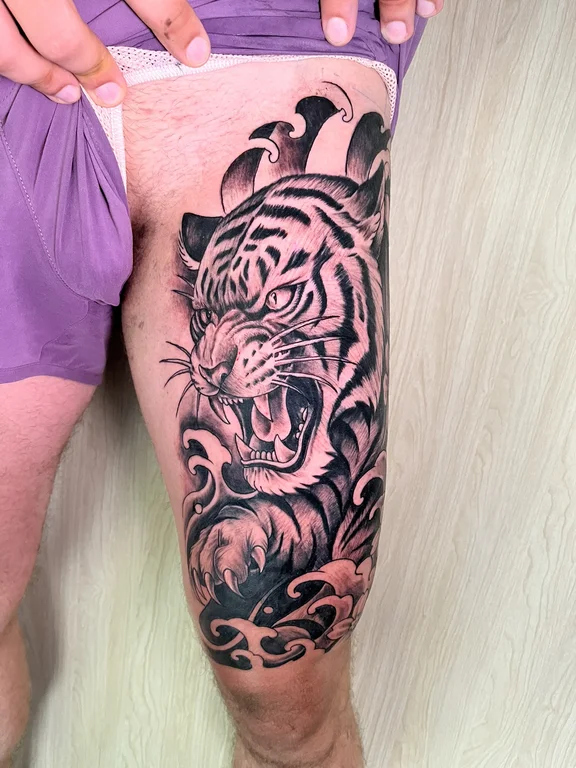 animal new school tiger black grey smoke heavy shading linework soft shading tattoo Canggu Bali