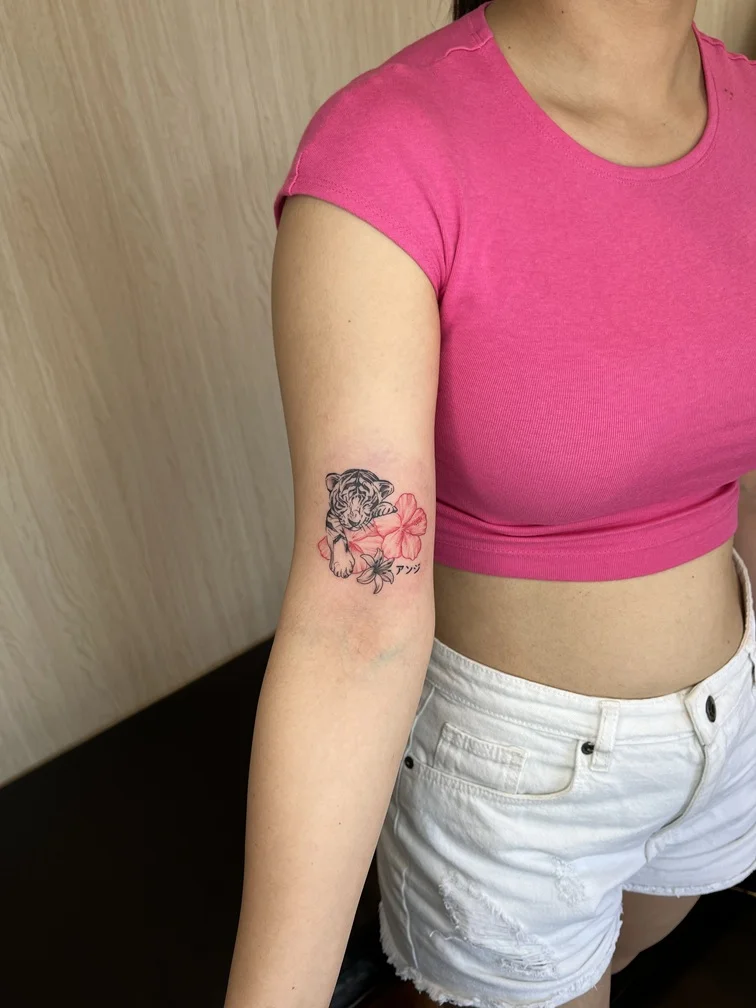 lion flower red color colorfull line simple tattoo animal tattoo canggu bali